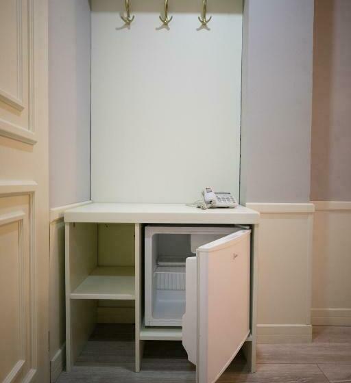 חדר אקונומי, Lotus