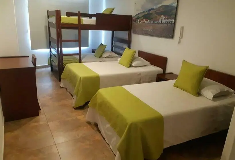 Chambre Quadruple Standard, Milán