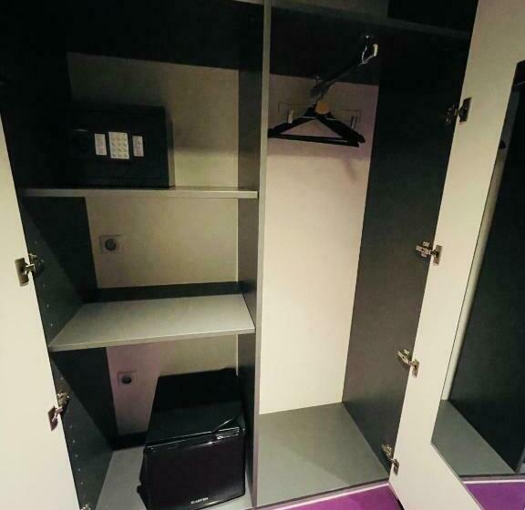 חדר סטנדרט לשלושה, Restaurant Santiago