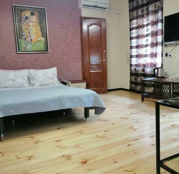 חדר משפחתי, Yellow Unlimited Hotel 4