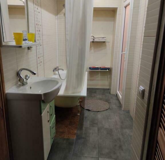 חדר משפחתי, Yellow Unlimited Hotel 4