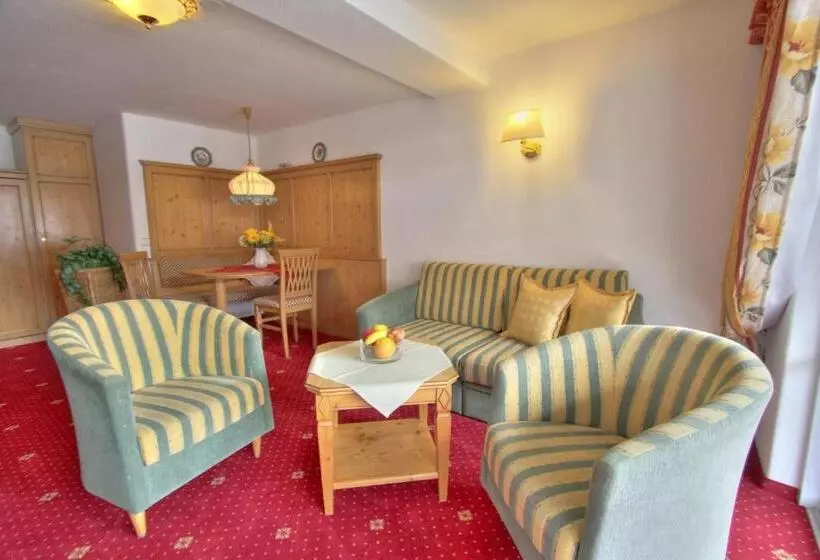استودیوی سوپریور, Landhotel Berghof
