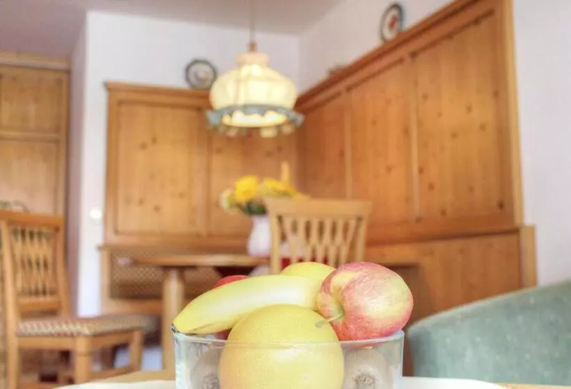 استودیوی سوپریور, Landhotel Berghof