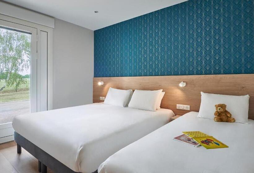 חדר סופריור לשלושה, Kyriad Sens