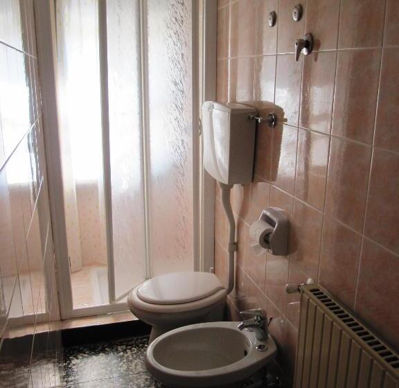 标准单人间, Albergo Eden