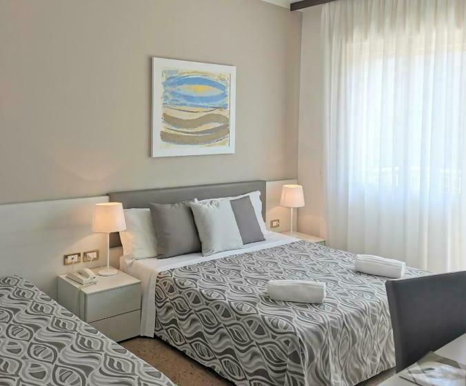 اتاق کلاسیک سه تخته, Astoria