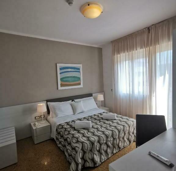 اتاق استاندارد, Astoria