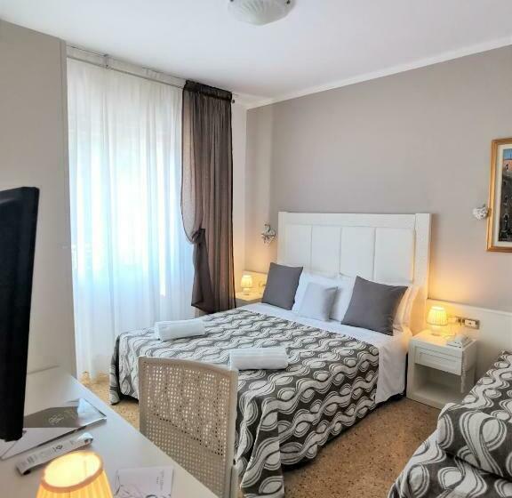 اتاق کلاسیک سه تخته, Astoria