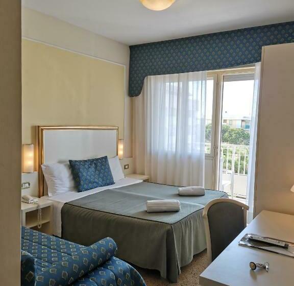 اتاق کلاسیک سه تخته, Astoria