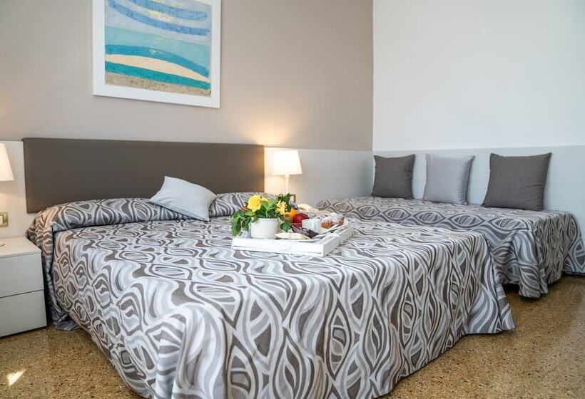 اتاق کلاسیک سه تخته, Astoria