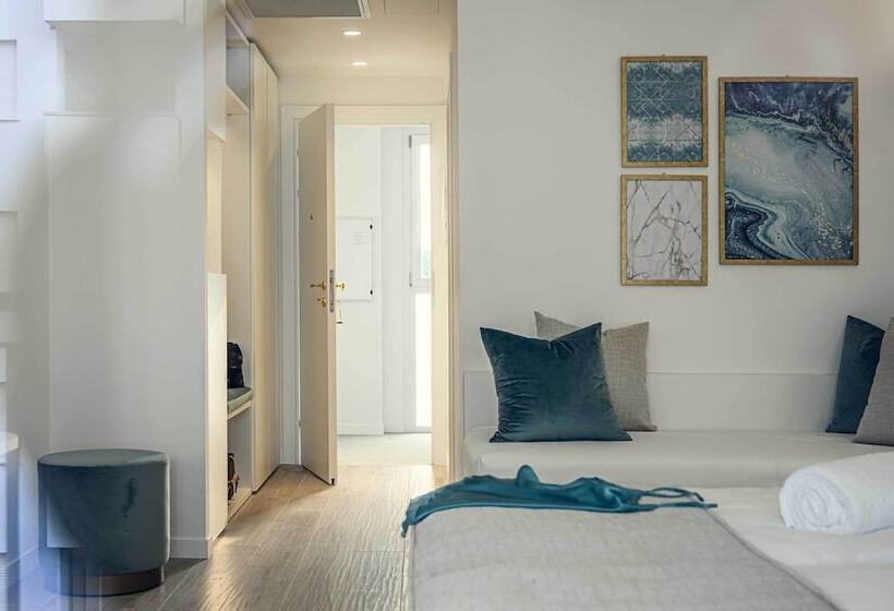 اتاق سوپریور سه تخته, Astoria