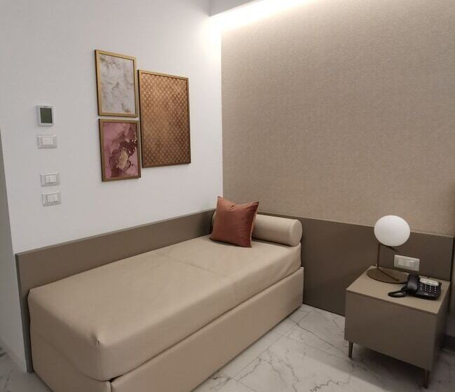 سوییت لوکس, Astoria