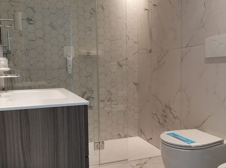 سوییت لوکس, Astoria