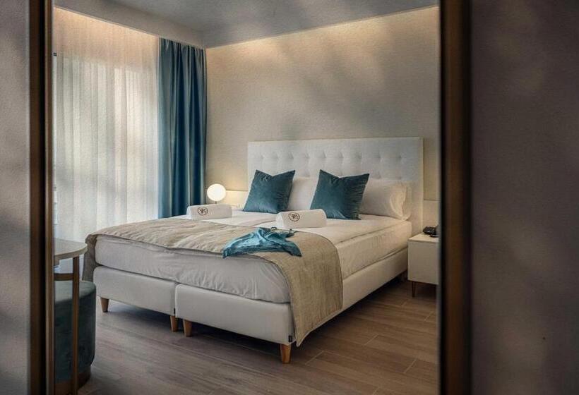 Superior Room with Terrace, Astoria