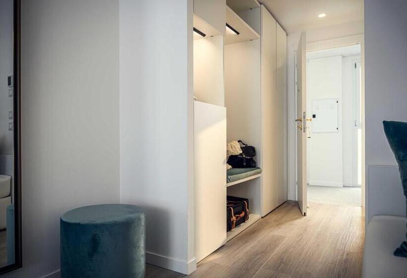 اتاق سوپریور سه تخته, Astoria