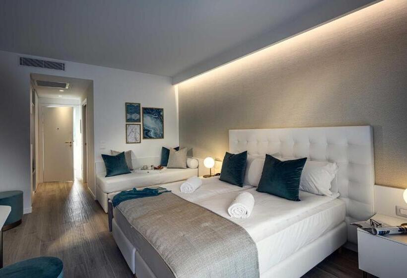 اتاق سوپریور سه تخته, Astoria