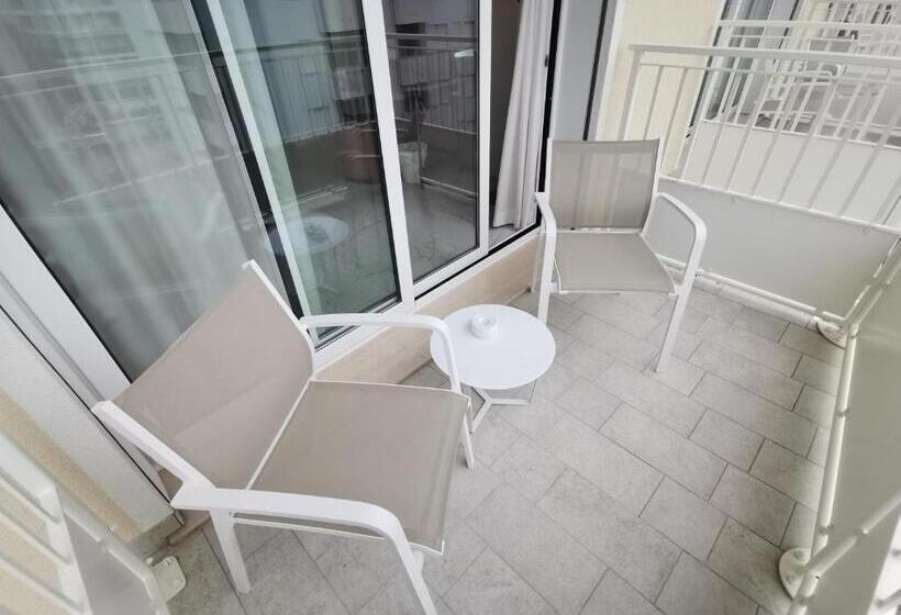 اتاق سوپریور خانوادگی, Astoria