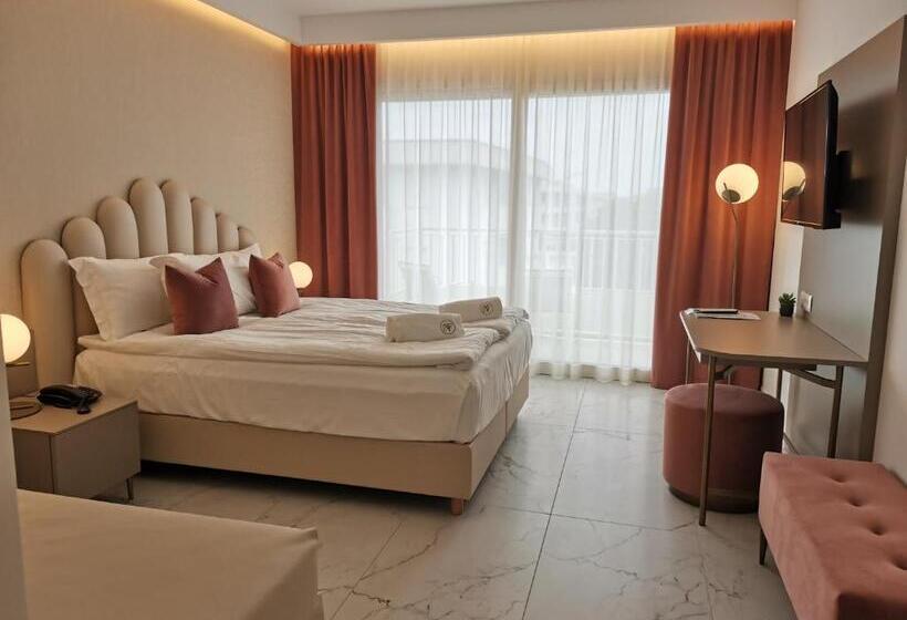 سوییت لوکس, Astoria