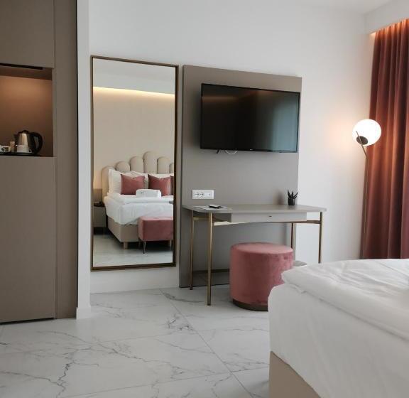 سوییت لوکس, Astoria