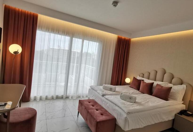 سوییت لوکس, Astoria