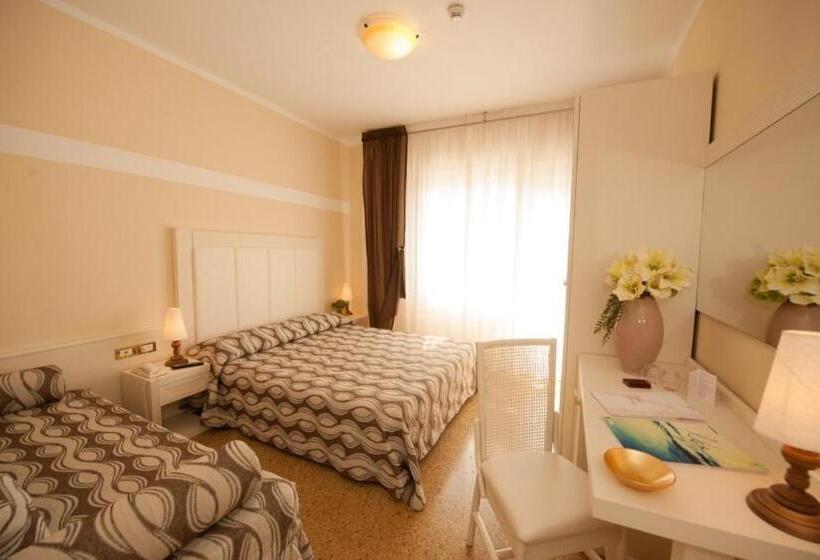 اتاق خانوادگی, Astoria