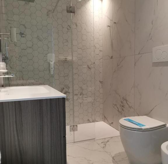 سوییت لوکس, Astoria