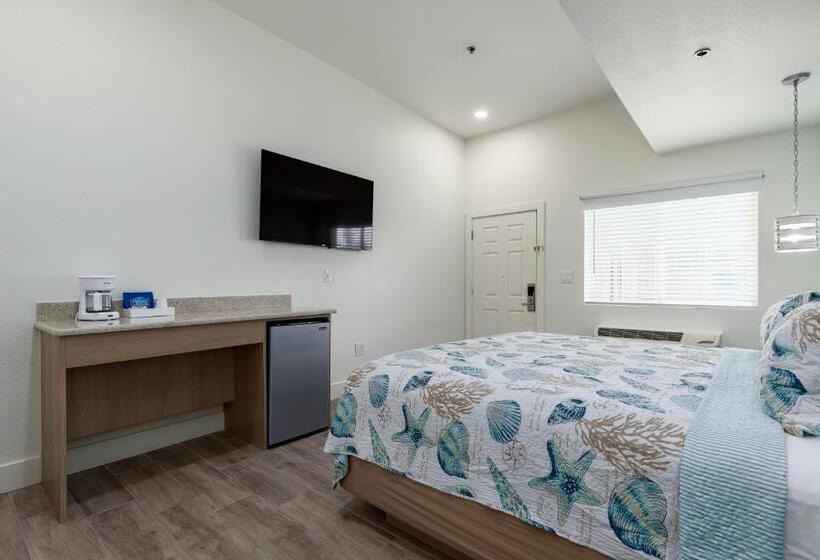 Standard Room King Bed Adapted for people with reduced mobility