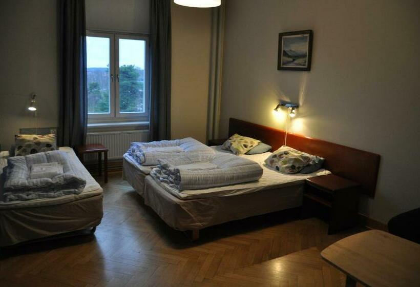 스탠다드 트리픔 룸 공동욕실, Carlstad Sport Hostel