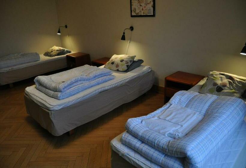스탠다드 트리픔 룸 공동욕실, Carlstad Sport Hostel