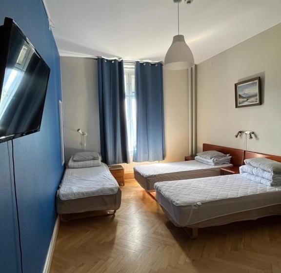 Трехместный Номер Стандарт Совместная Ванная, Carlstad Sport Hostel