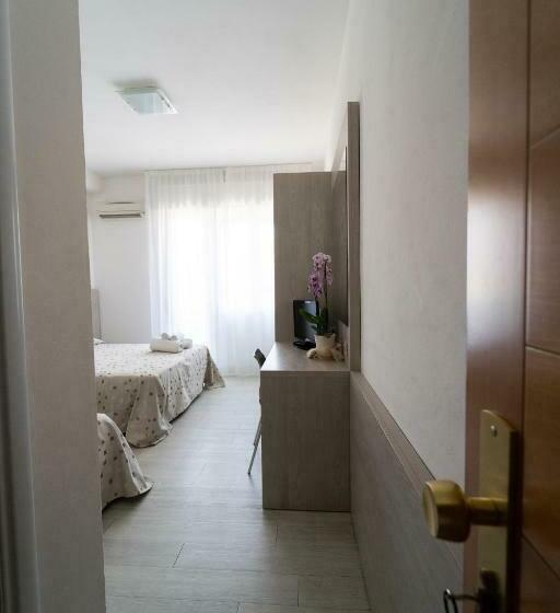 اتاق استاندارد سه نفره, Dafne