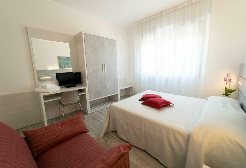 اتاق استاندارد سه نفره, Dafne