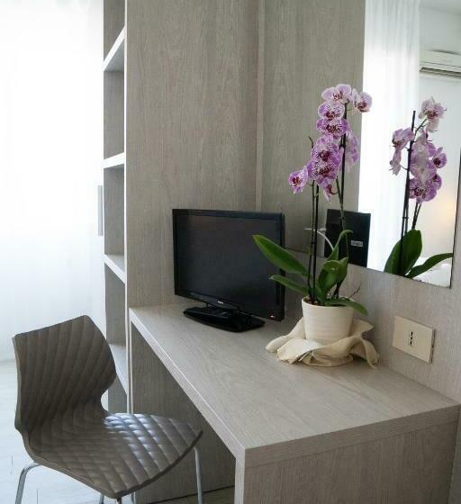 اتاق استاندارد سه نفره, Dafne