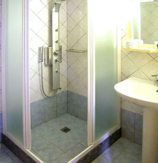 スタンダードスタジオ, Ef Zin Hotel Arachova