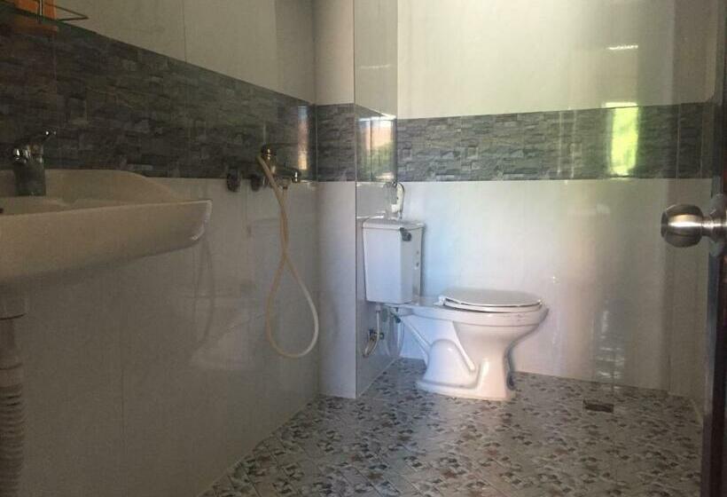 اتاق استاندارد سه نفره, Ngoc Binh