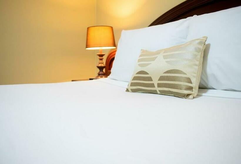 اتاق اجرایی, Real Bella Vista