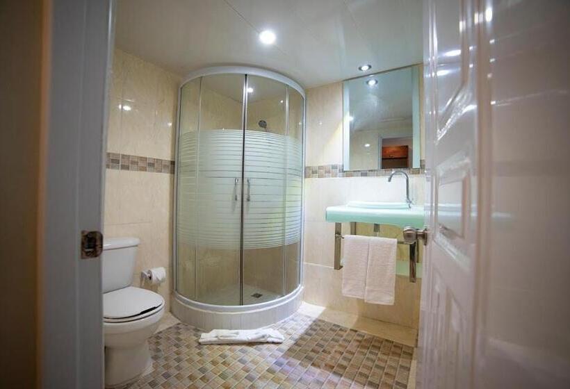 استودیوی استاندارد, Real Bella Vista