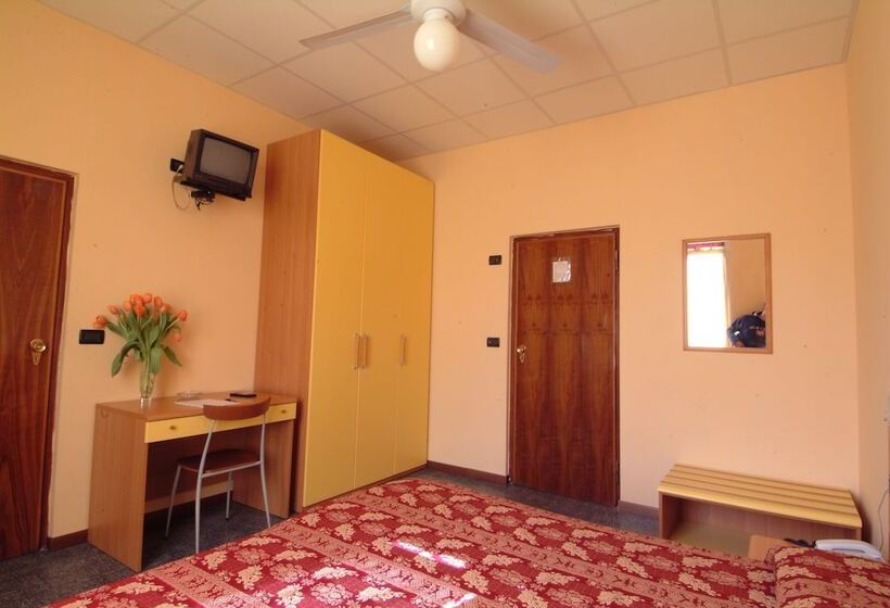 اتاق خانوادگی, San Geminiano