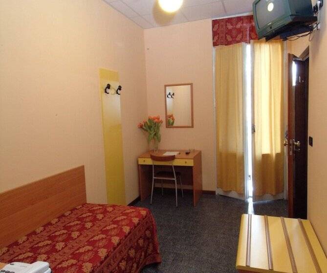 اتاق استاندارد یک نفره, San Geminiano