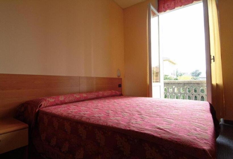 اتاق استاندارد با سرویس بهداشتی مشترک, San Geminiano