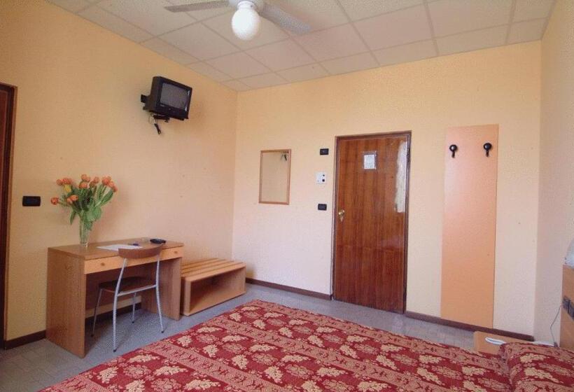 اتاق استاندارد با سرویس بهداشتی مشترک, San Geminiano