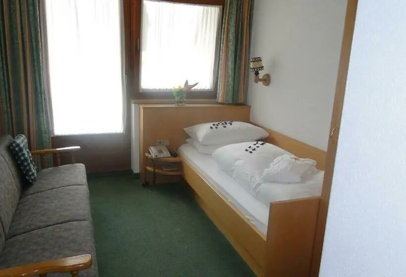 Standard Yhden Hengen Huone, Theresia