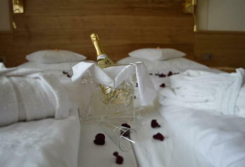 Номер Стандарт, Theresia