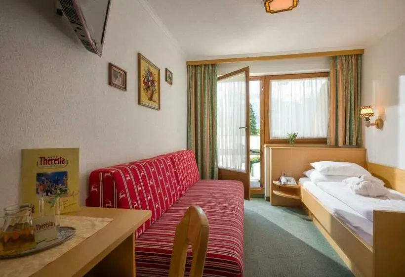 Standard Yhden Hengen Huone, Theresia