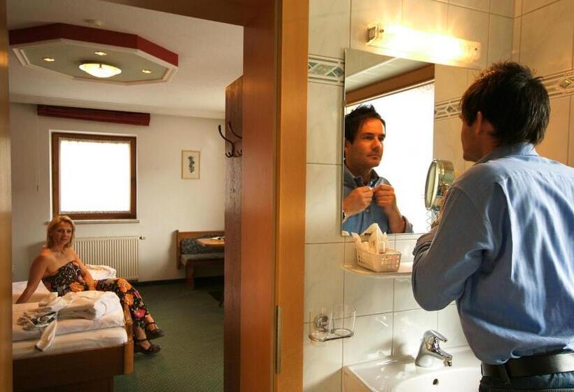 Четырехместный Номер Стандарт, Theresia