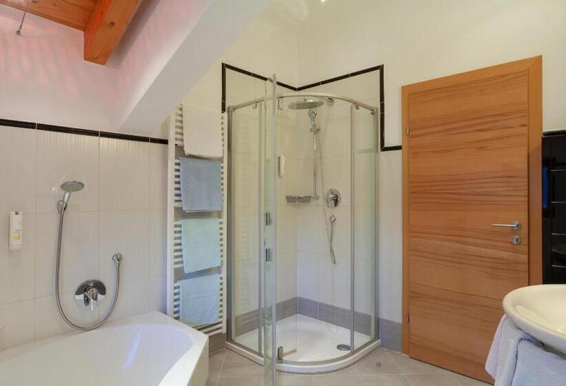 Апартаменты 2 Спальни, Theresia