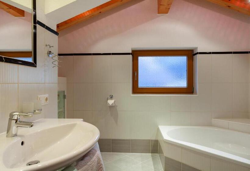 Апартаменты 2 Спальни, Theresia