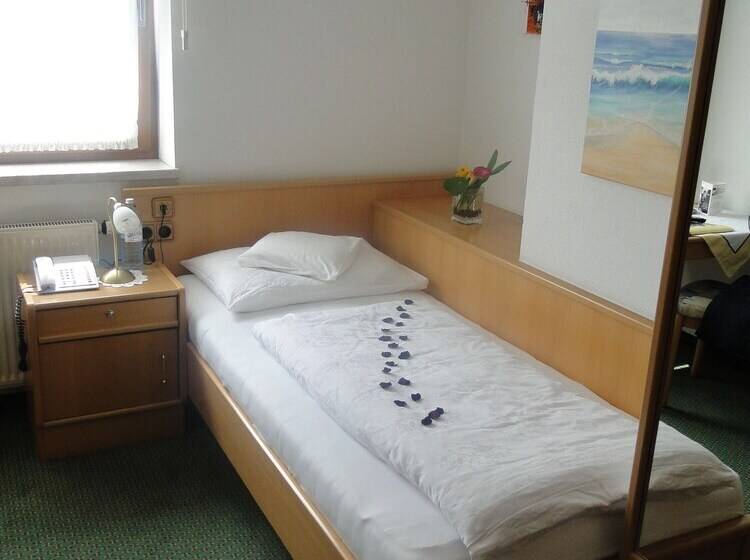 Номер Стандарт Индивидуальный, Theresia