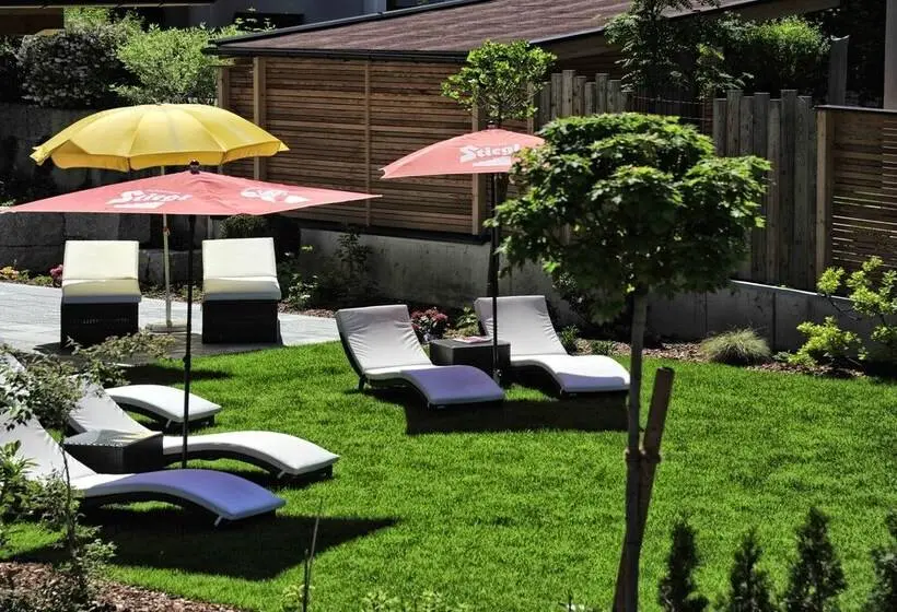 Standard Kolmen Hengen Huone, Theresia