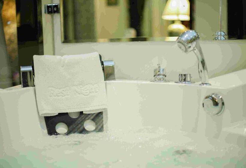 スイート, Rest Night Hotel Serviced Apartments Alhamra